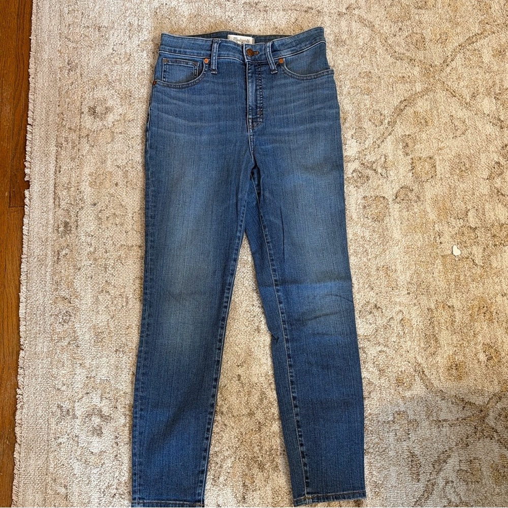 Curvy High-Rise Skinny Crop Jeans in Dalstrom Wash